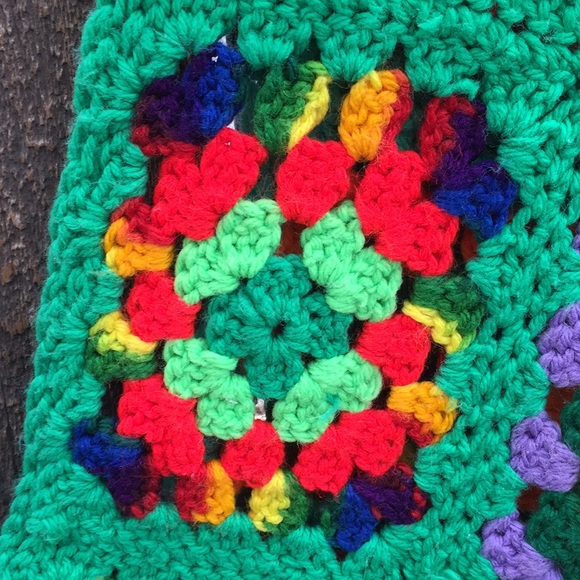 VTG Hand Knit Granny Square Accent Blanket - Picture 6 of 8